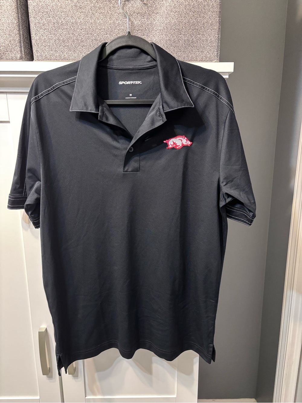Sport-Tek Black Polo with Red Arkansas Razorback Chest Logo Size M MWOT Sports